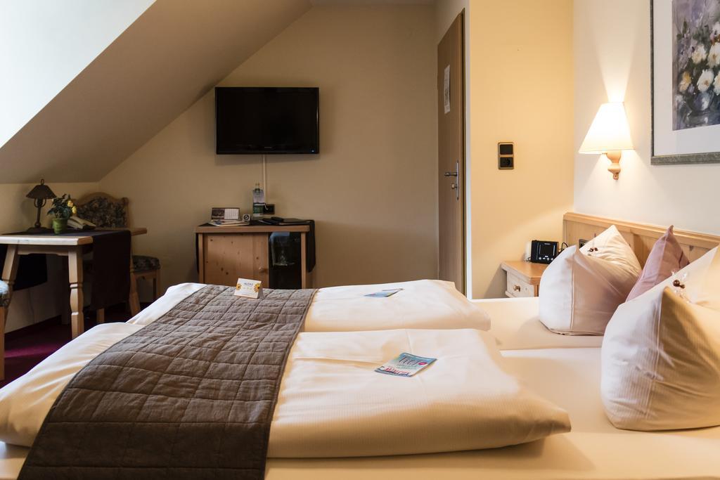 Akzent Hotel Am Bach Dettelbach Exterior foto